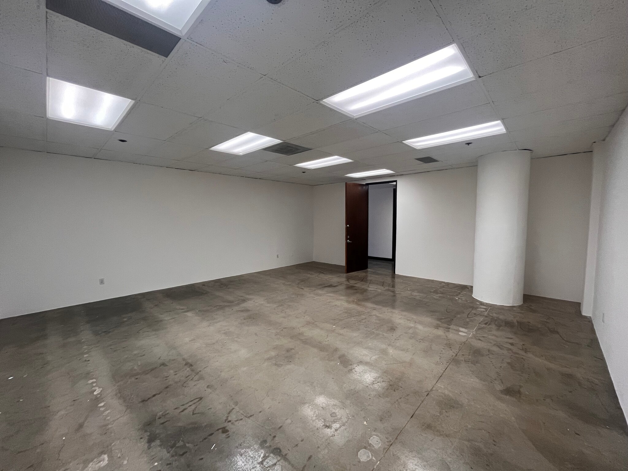 846-860 S Los Angeles St, Los Angeles, CA for lease Interior Photo- Image 1 of 4