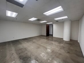 846-860 S Los Angeles St, Los Angeles, CA for lease Interior Photo- Image 1 of 4