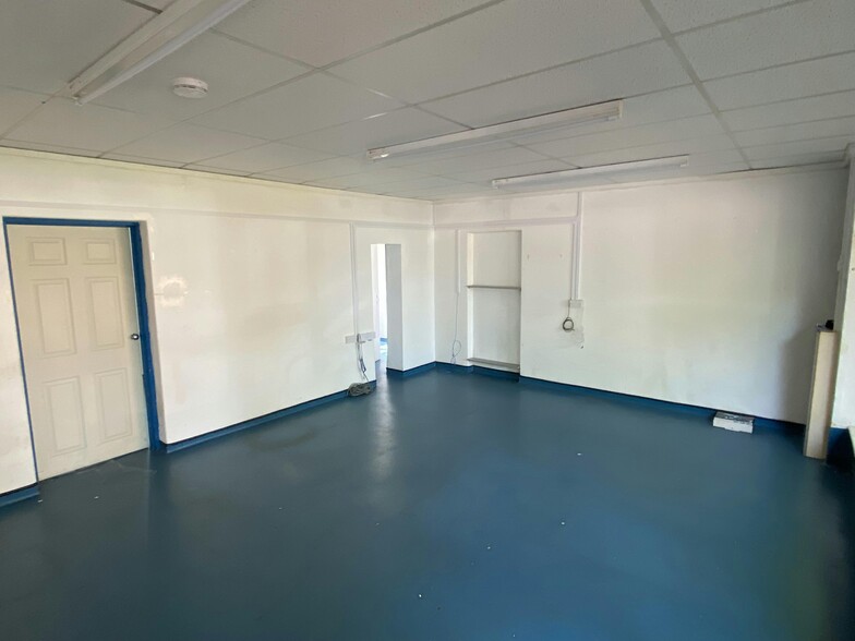 8-36 Wretham Pl, Newcastle Upon Tyne for lease - Building Photo - Image 3 of 8