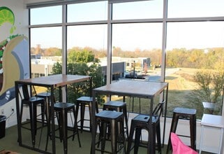 3739 N Steele Blvd, Fayetteville, AR for lease Interior Photo- Image 2 of 5