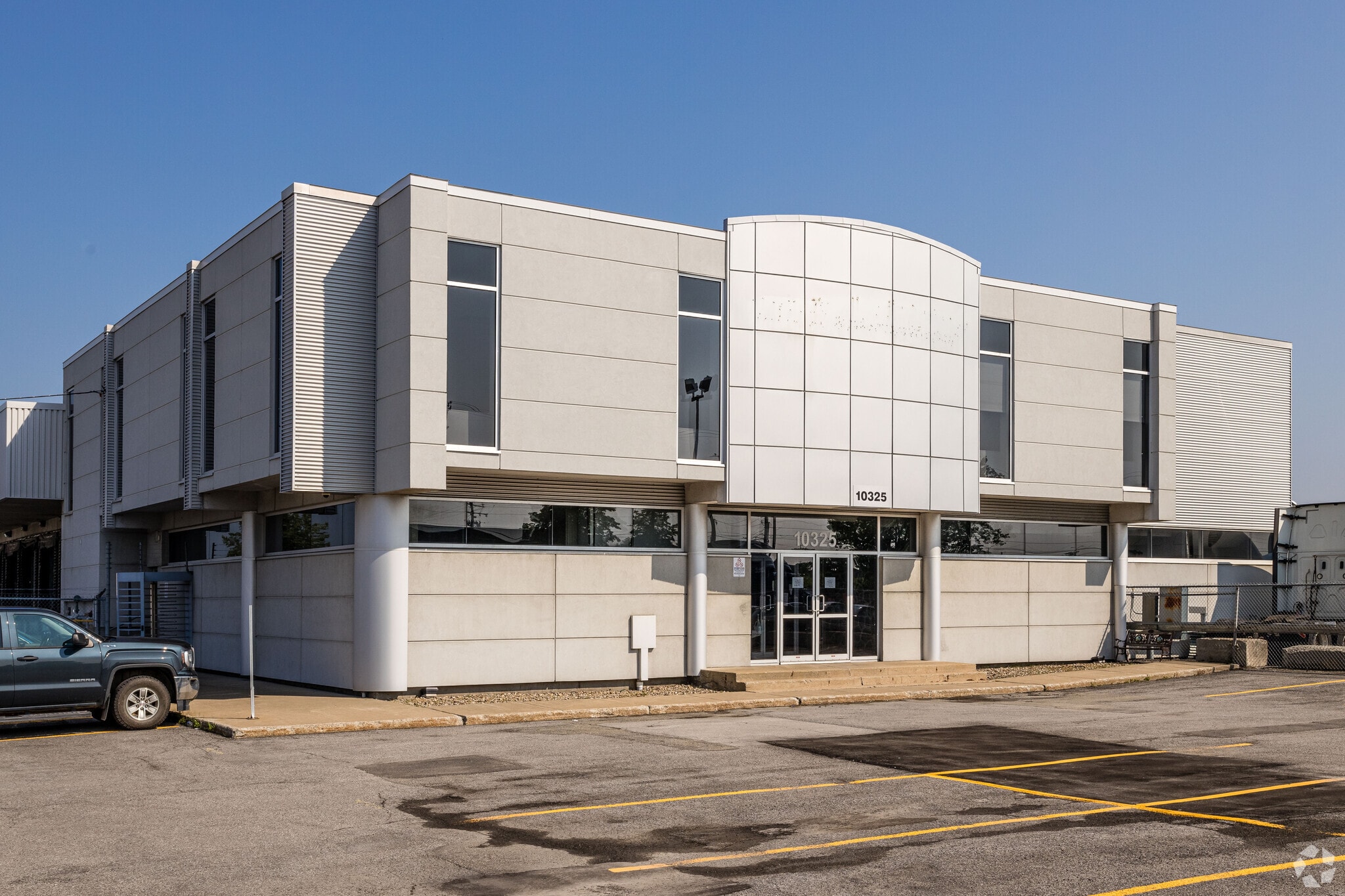 10325 Av Ryan, Dorval, QC for sale Primary Photo- Image 1 of 1