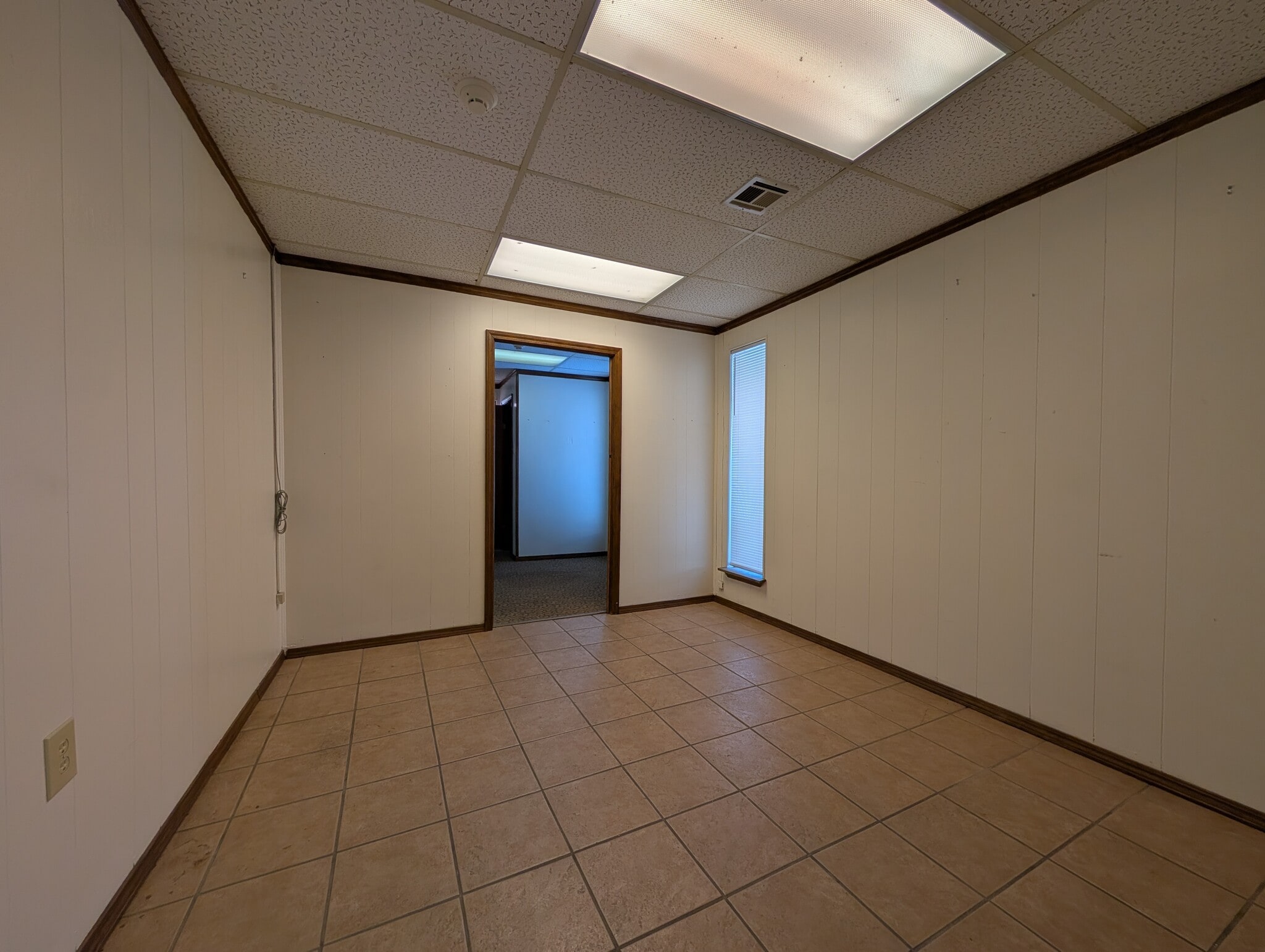 1006 NW 47th St, Lawton, OK for sale Interior Photo- Image 1 of 2