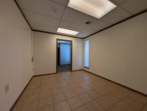 1006 NW 47th St, Lawton, OK for sale Interior Photo- Image 1 of 2