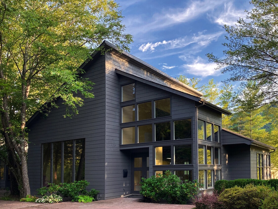 70 Sapphire Valley Rd, Sapphire, NC for lease Primary Photo- Image 1 of 5