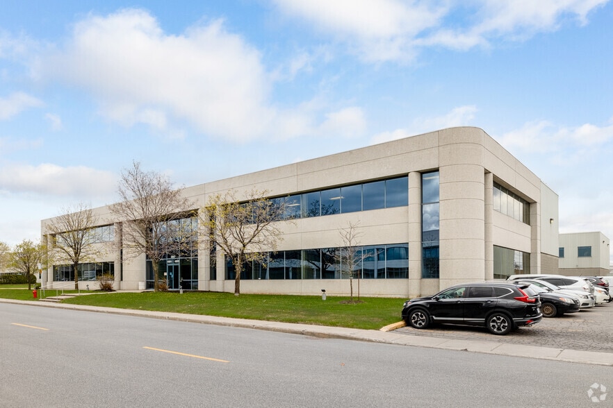 4800-4900 Rue Dobrin, Saint-Laurent, QC for lease - Primary Photo - Image 1 of 9