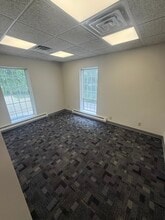 5205 N Ironwood Ln, Milwaukee, WI for lease Interior Photo- Image 1 of 12