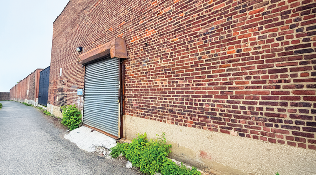 Plus de détails pour 51-18 Grand Ave, Maspeth, NY - Industriel à louer