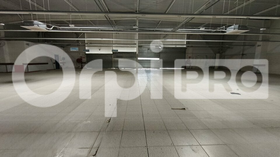 Retail in Savigny Le Temple for lease Interior Photo- Image 1 of 5