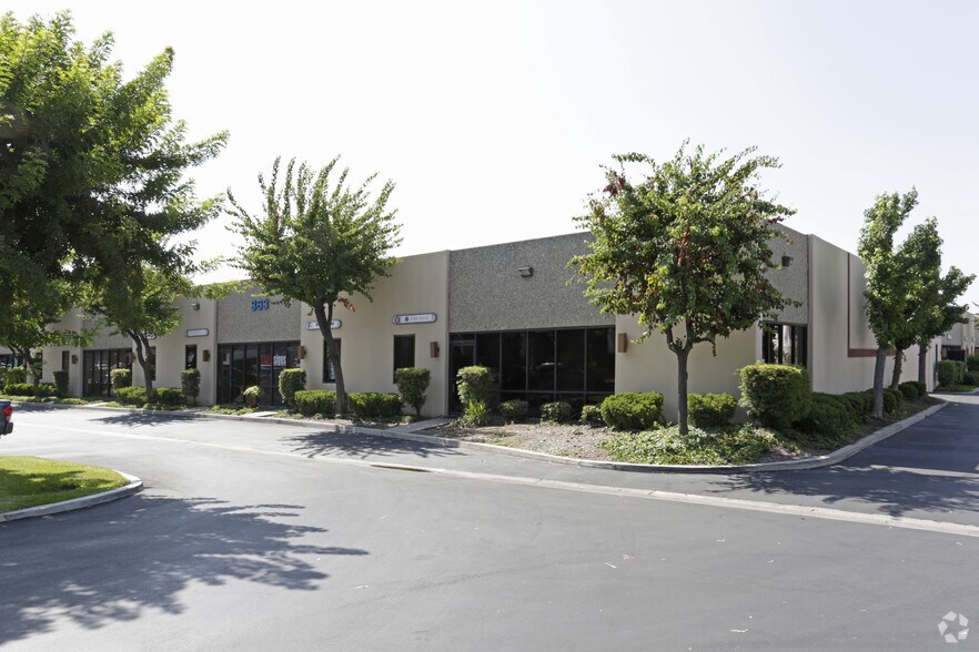 363 Cliffwood Park St, Brea, CA à louer - Photo du bâtiment - Image 1 de 17