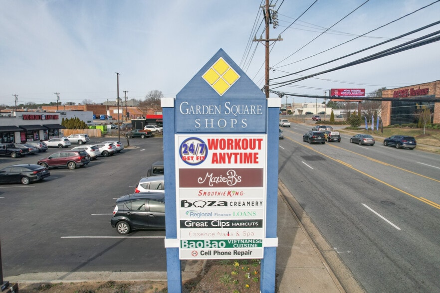 2401-2403 Battleground Ave, Greensboro, NC for lease - Building Photo - Image 2 of 5
