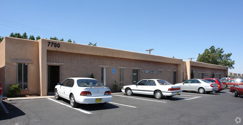 7700 Menaul Blvd NE, Albuquerque, NM à louer - Photo du bâtiment - Image 2 de 22