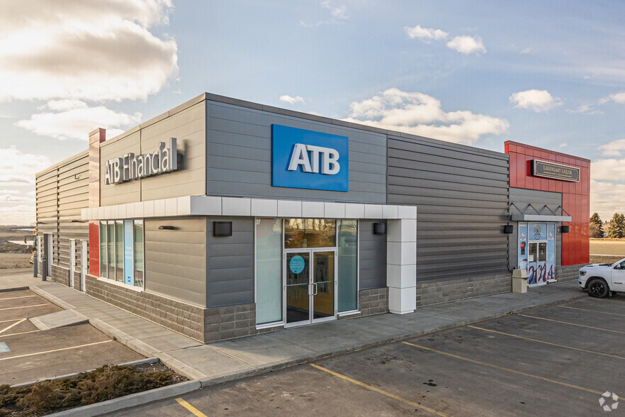 9150 100 St, Morinville, AB à louer - Photo principale - Image 1 de 3