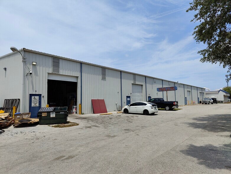 13080 Belcher Rd, Largo, FL à louer - Photo du bâtiment - Image 2 de 7