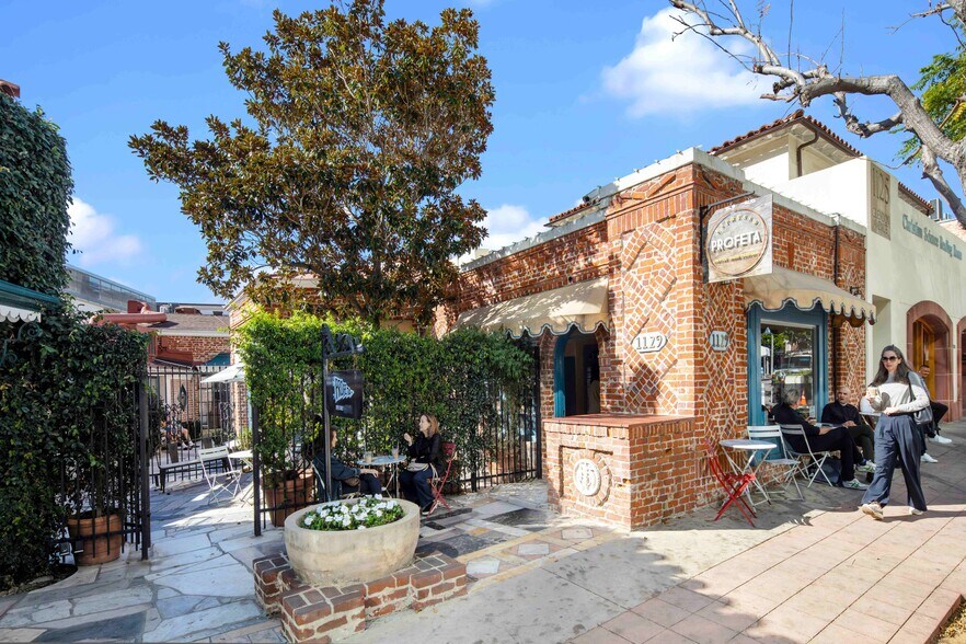 1129 Glendon Ave, Los Angeles, CA à louer - Photo du bâtiment - Image 3 de 5