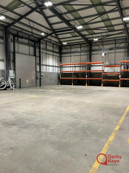 Bromford Ln, Birmingham à louer - Photo du bâtiment - Image 3 de 8