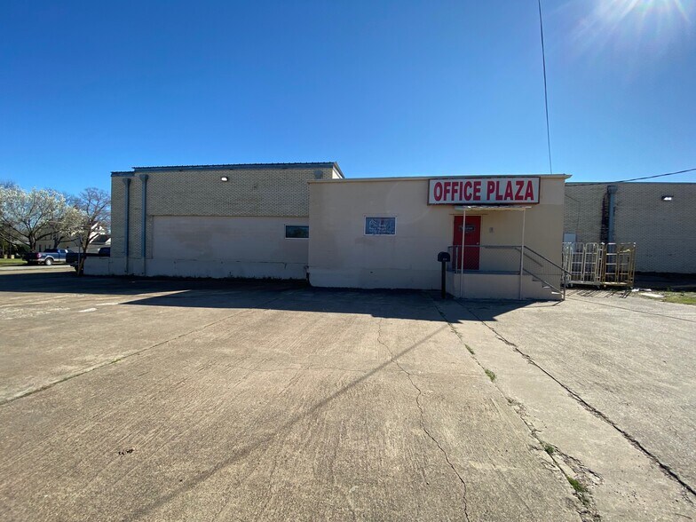 301 W Jackson St, Terrell, TX à louer - Photo du bâtiment - Image 2 de 8