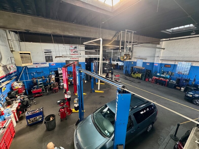 6307 Fresh Pond Rd, Ridgewood, NY à vendre - Photo intérieure - Image 3 de 27