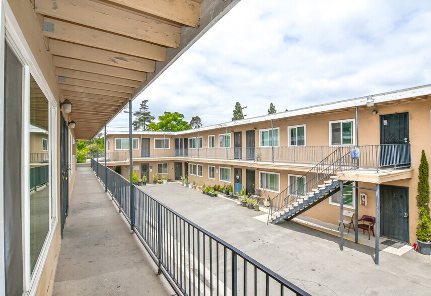 1003 W Bishop St, Santa Ana, CA à vendre - Photo du bâtiment - Image 3 de 12