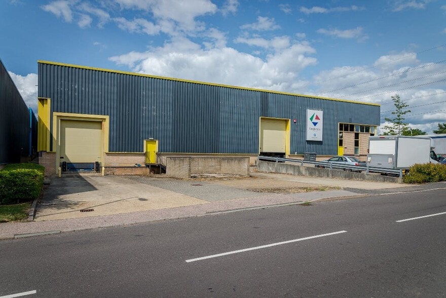 Lakesmere Rd, Horndean for lease - Building Photo - Image 1 of 4