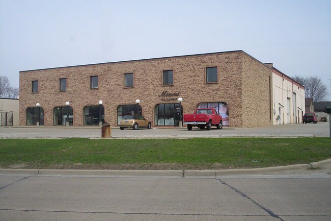 Plus de détails pour 34830 Utica Rd, Fraser, MI - Bureau/Commerce de détail à louer