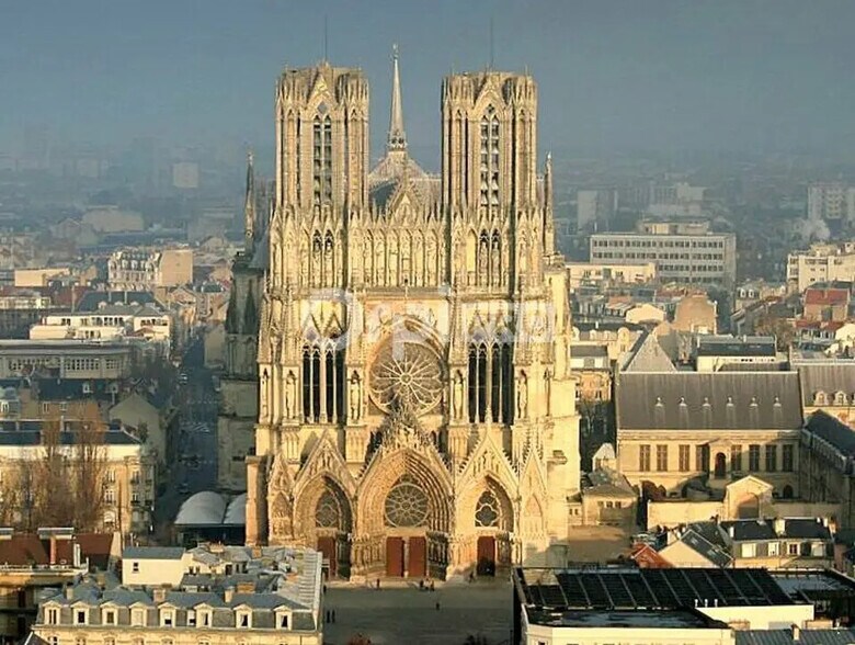 Retail in Reims for lease - Building Photo - Image 1 of 1