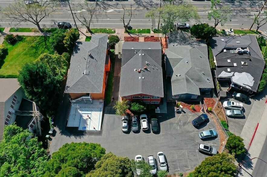 919 The Alameda, Berkeley, CA à louer - Photo du bâtiment - Image 3 de 11