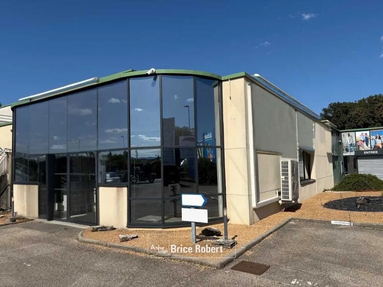 Flex in Limonest for lease - Building Photo - Image 1 of 9