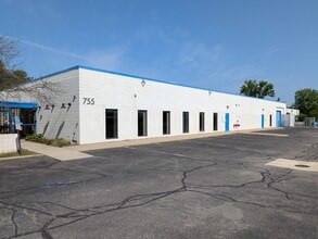 745-755 Phoenix Dr, Ann Arbor, MI à louer Photo du bâtiment- Image 2 de 13