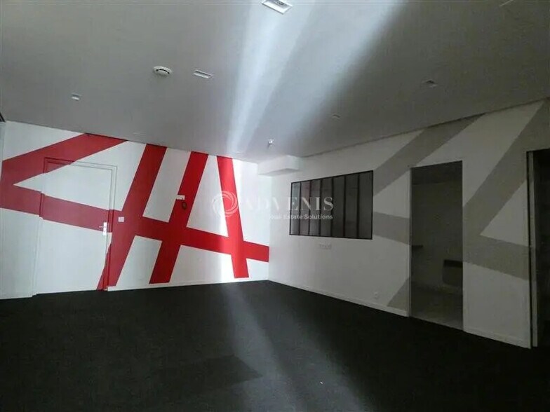 Office in Suresnes for lease - Interior Photo - Image 3 of 9