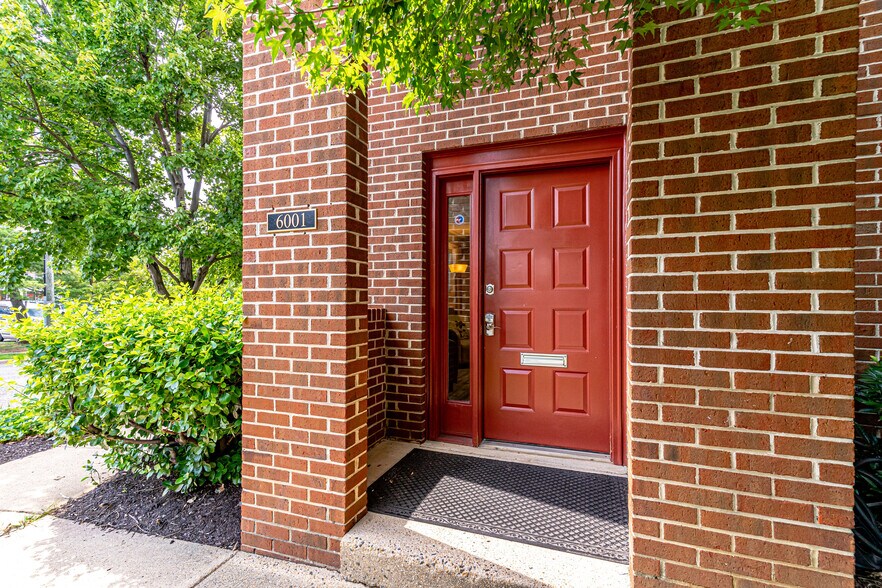 6001-6003 Tower Ct, Alexandria, VA à vendre - Photo du bâtiment - Image 2 de 15