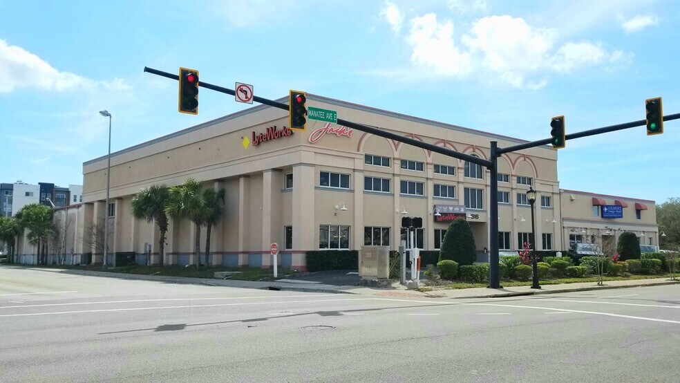 816 Manatee Ave E, Bradenton, FL à louer - Photo du bâtiment - Image 2 de 3