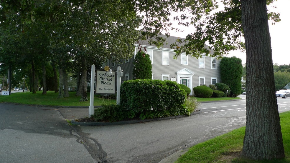 923 Route 6A, Yarmouth Port, MA à louer - Photo du bâtiment - Image 2 de 14