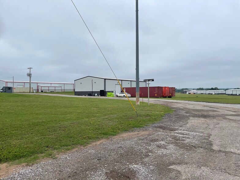 4701 Thunder Lane Ave, Noble, OK à vendre - Photo du bâtiment - Image 3 de 6