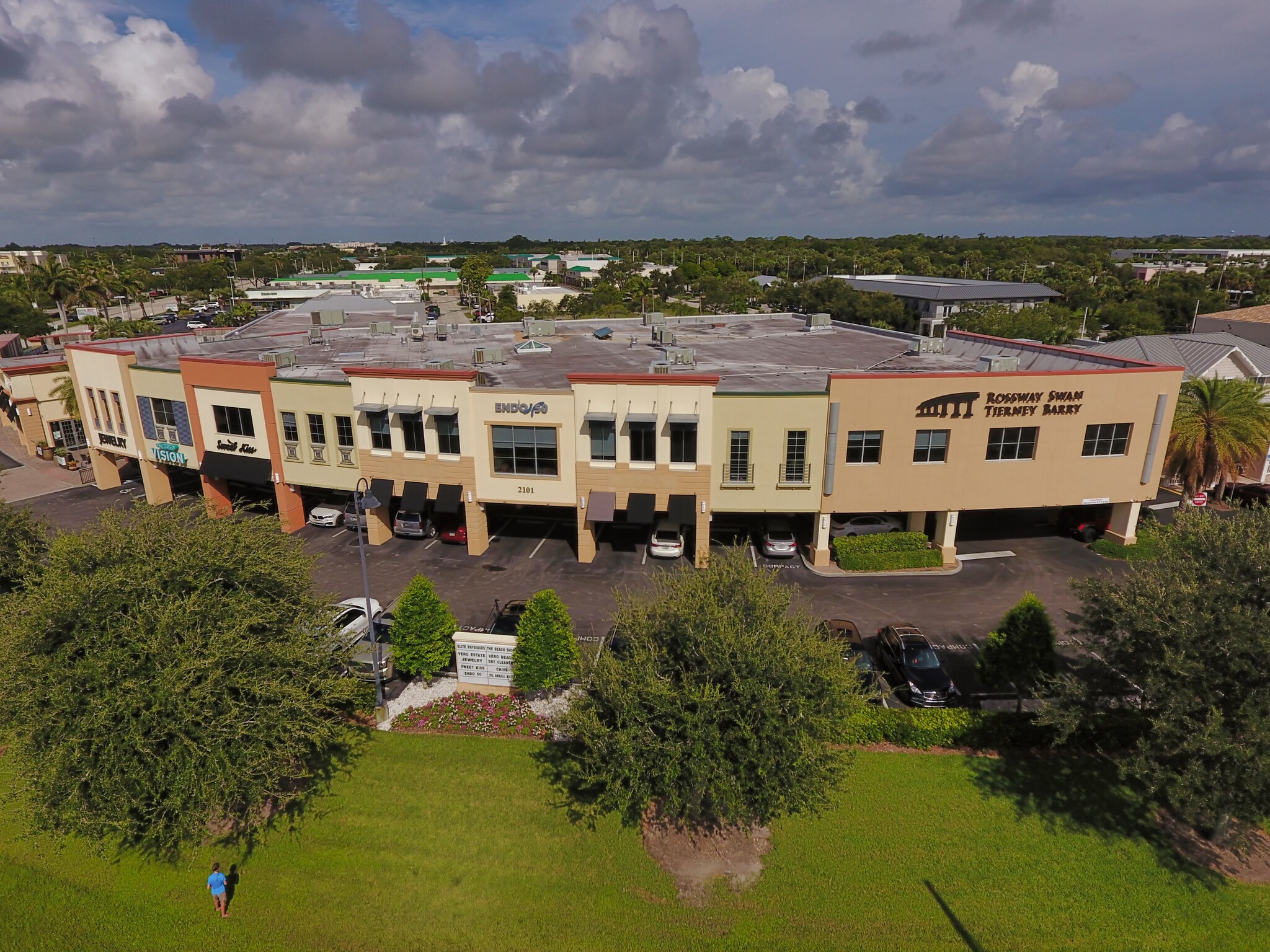 2101 Indian River Blvd, Vero Beach, FL for lease Building Photo- Image 1 of 11