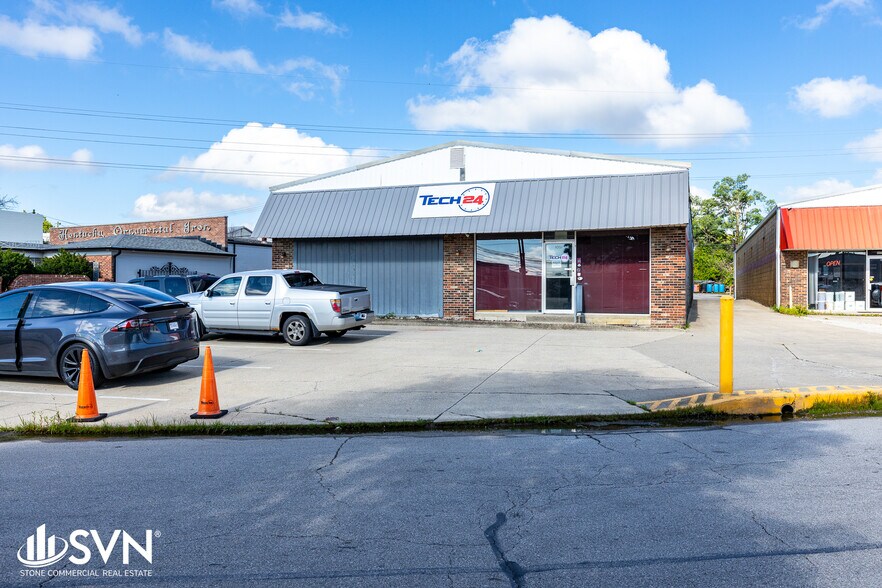 1051 Goodwin Dr, Lexington, KY à vendre - Photo du bâtiment - Image 1 de 10
