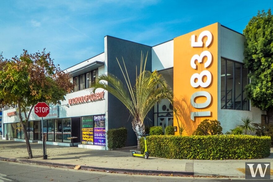 10835-10841 Santa Monica Blvd, Los Angeles, CA for lease - Building Photo - Image 3 of 11