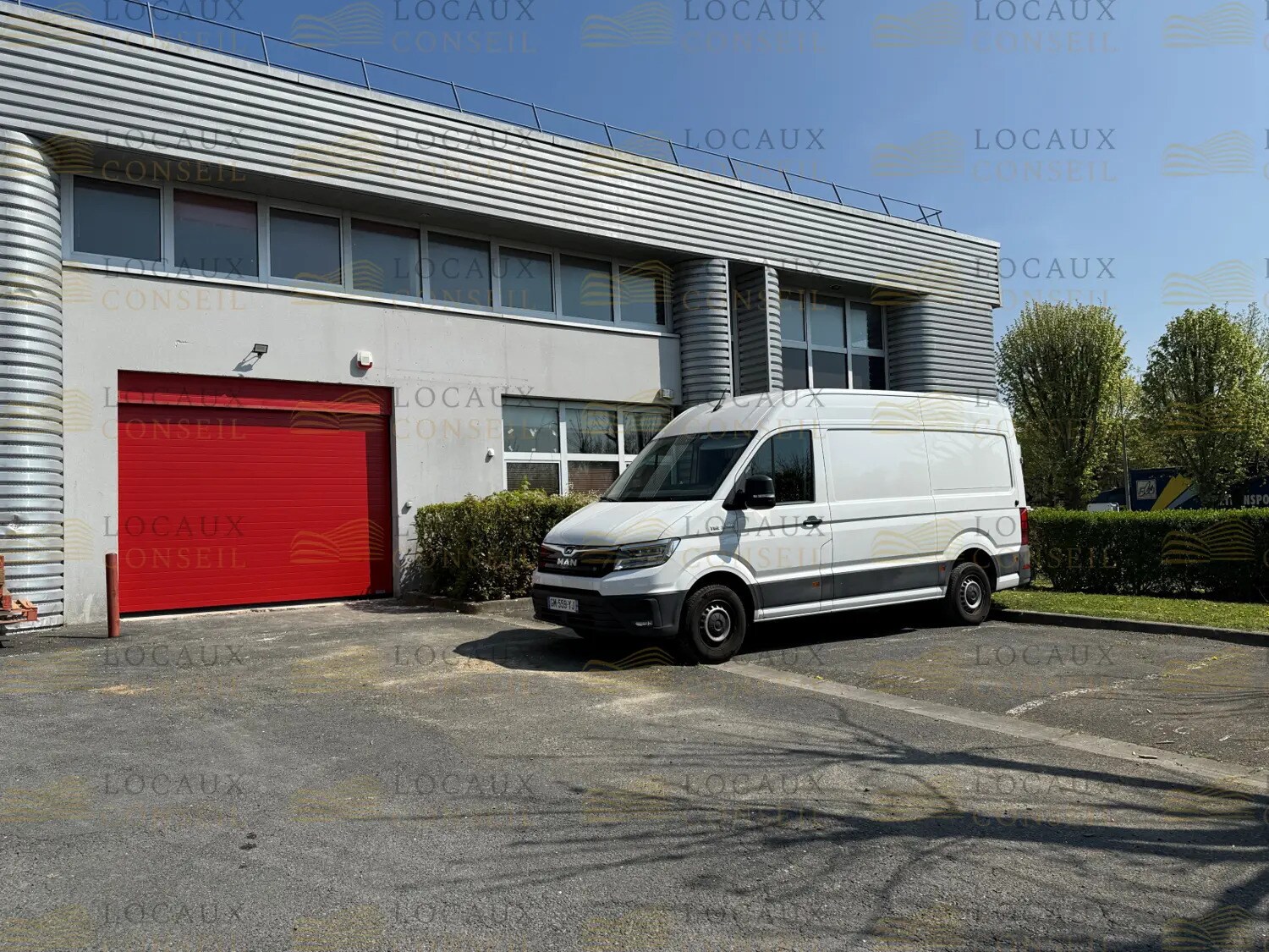 Flex dans Tremblay-en-France à louer Photo du bâtiment- Image 1 de 4