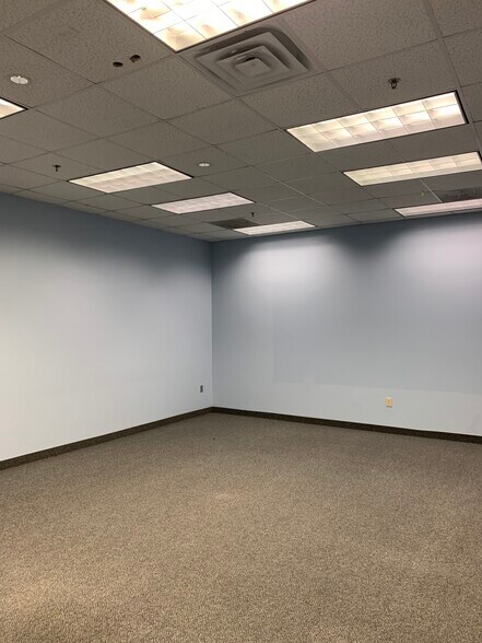 1955 Lakeway Dr, Lewisville, TX à louer - Photo intérieure - Image 2 de 22