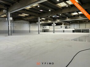 Industrial in Saint-Ouen-l'Aumône for lease Interior Photo- Image 2 of 4