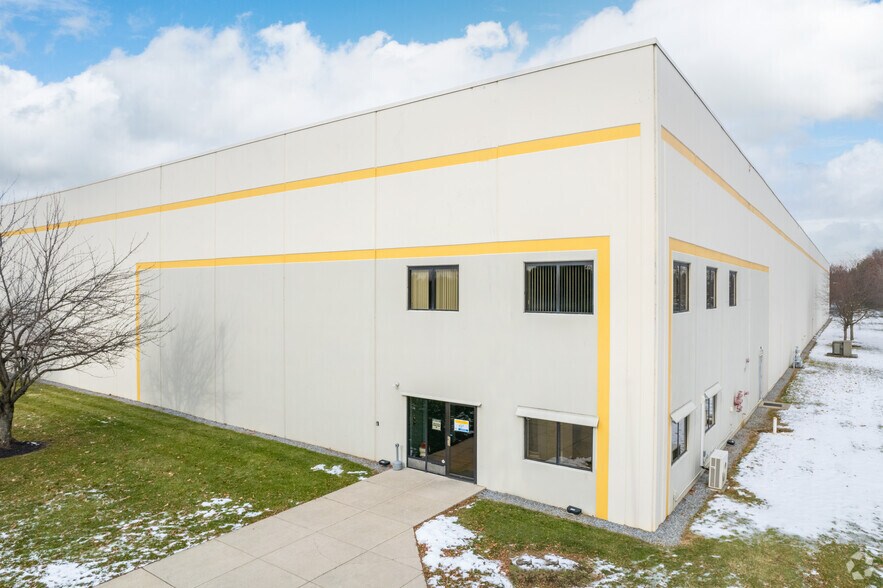 7267 Schantz Rd, Allentown, PA for lease - Building Photo - Image 1 of 2