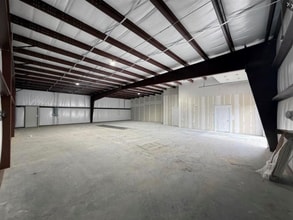 1012 E Henri De Tonti Blvd, Springdale, AR for lease Interior Photo- Image 2 of 5