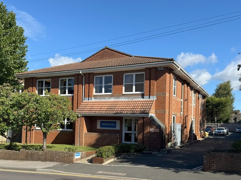 6 Pembroke Rd, Sevenoaks for lease - Building Photo - Image 2 of 4