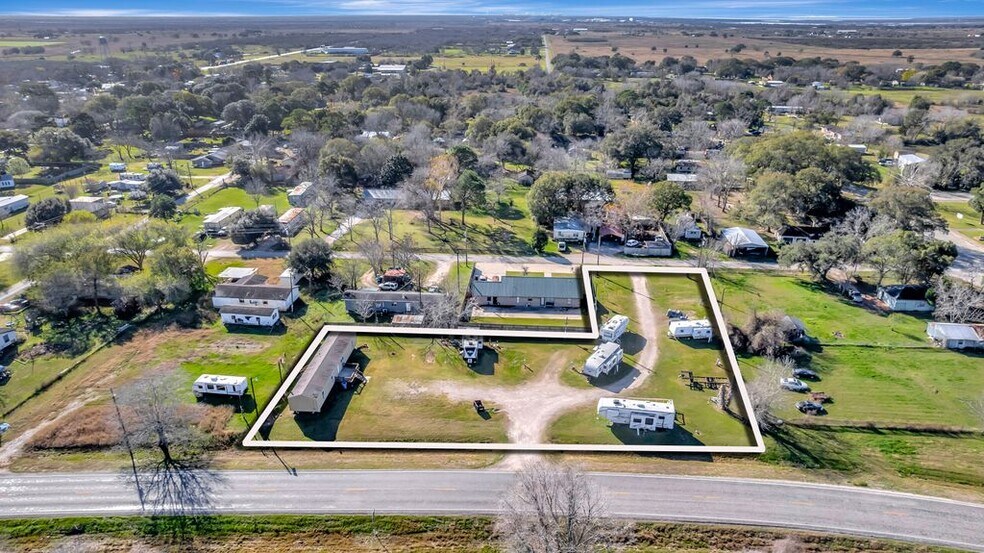 10537 FM616, Lolita, TX à vendre - Photo du bâtiment - Image 2 de 9