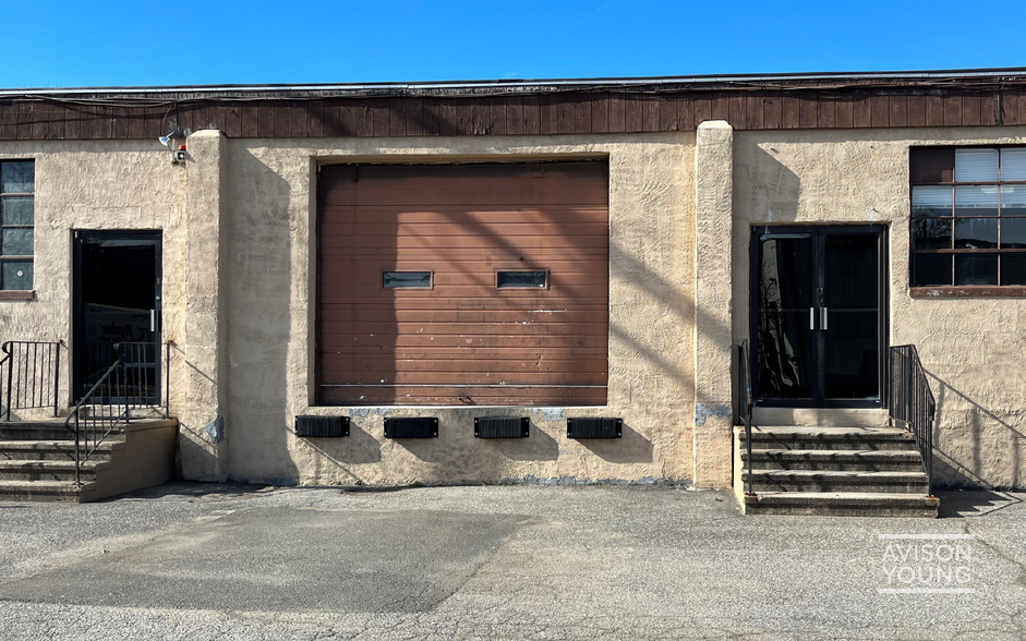 25 Perry Ave, Norwalk, CT for lease - Building Photo - Image 2 of 17