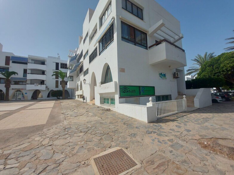 Commerce de détail dans El Ejido, Almería à louer - Photo du bâtiment - Image 2 de 12