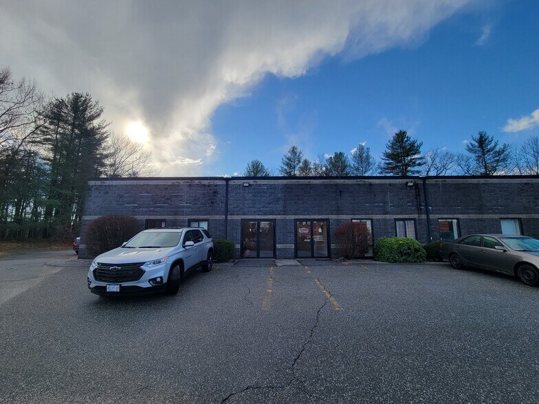 90 Progress Ave, Tyngsborough, MA à louer - Photo du bâtiment - Image 3 de 12