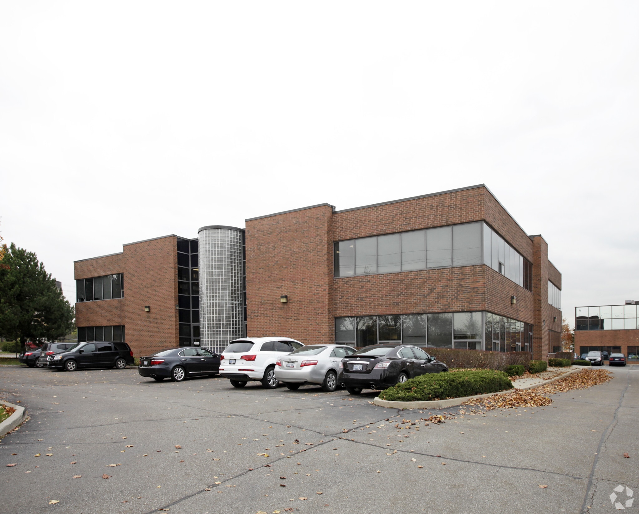 481 Morden Rd, Oakville, ON for lease Primary Photo- Image 1 of 3