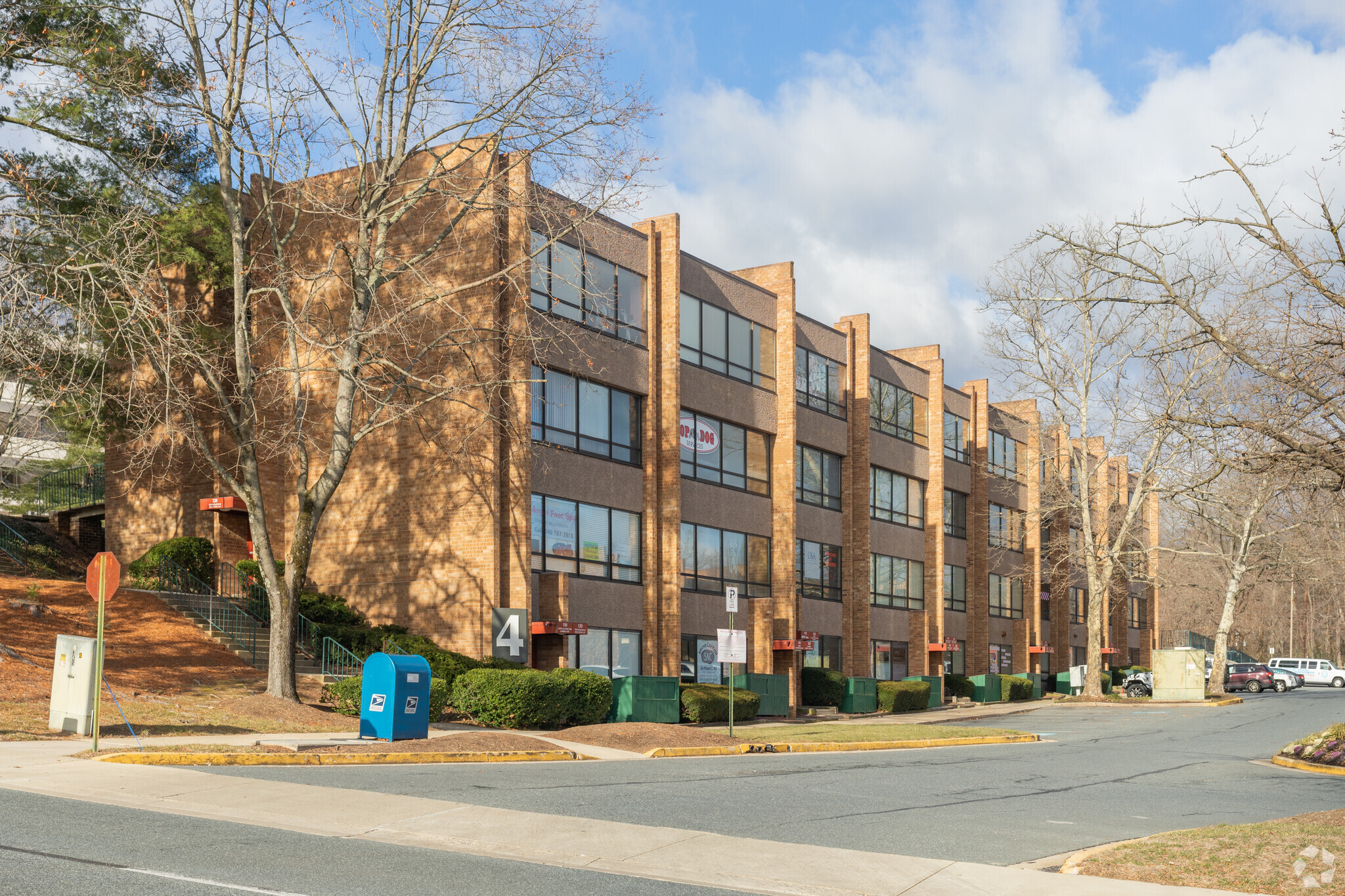 4 Professional Dr, Gaithersburg, MD à louer Photo du bâtiment- Image 1 de 5