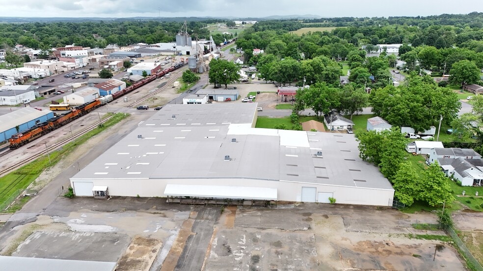 102 S Main St, Mountain Grove, MO for lease - Building Photo - Image 2 of 21