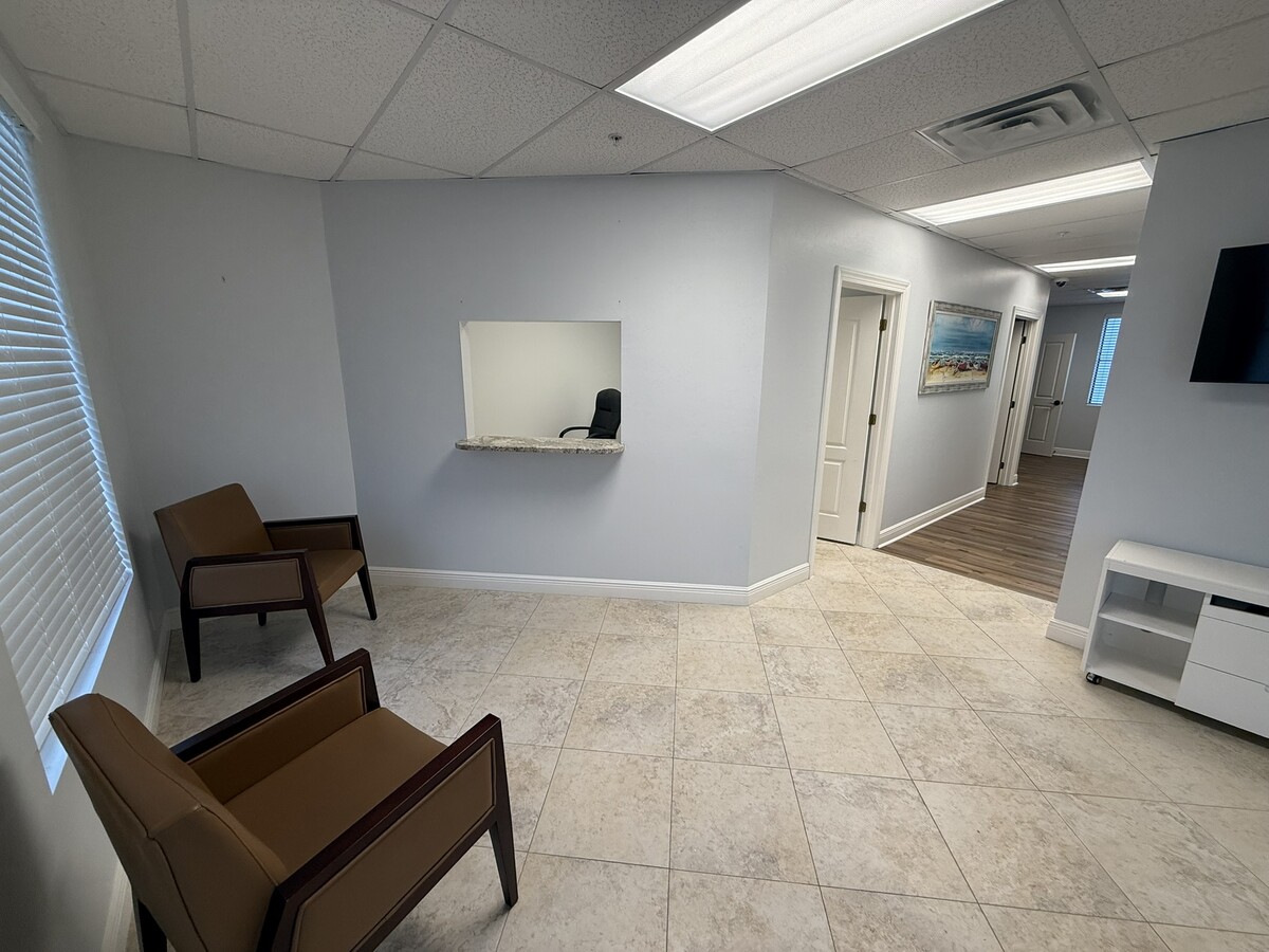 28089 Vanderbilt Dr, Bonita Springs, FL 34134 - Unit 102 -  - Interior Photo - Image 1 of 11